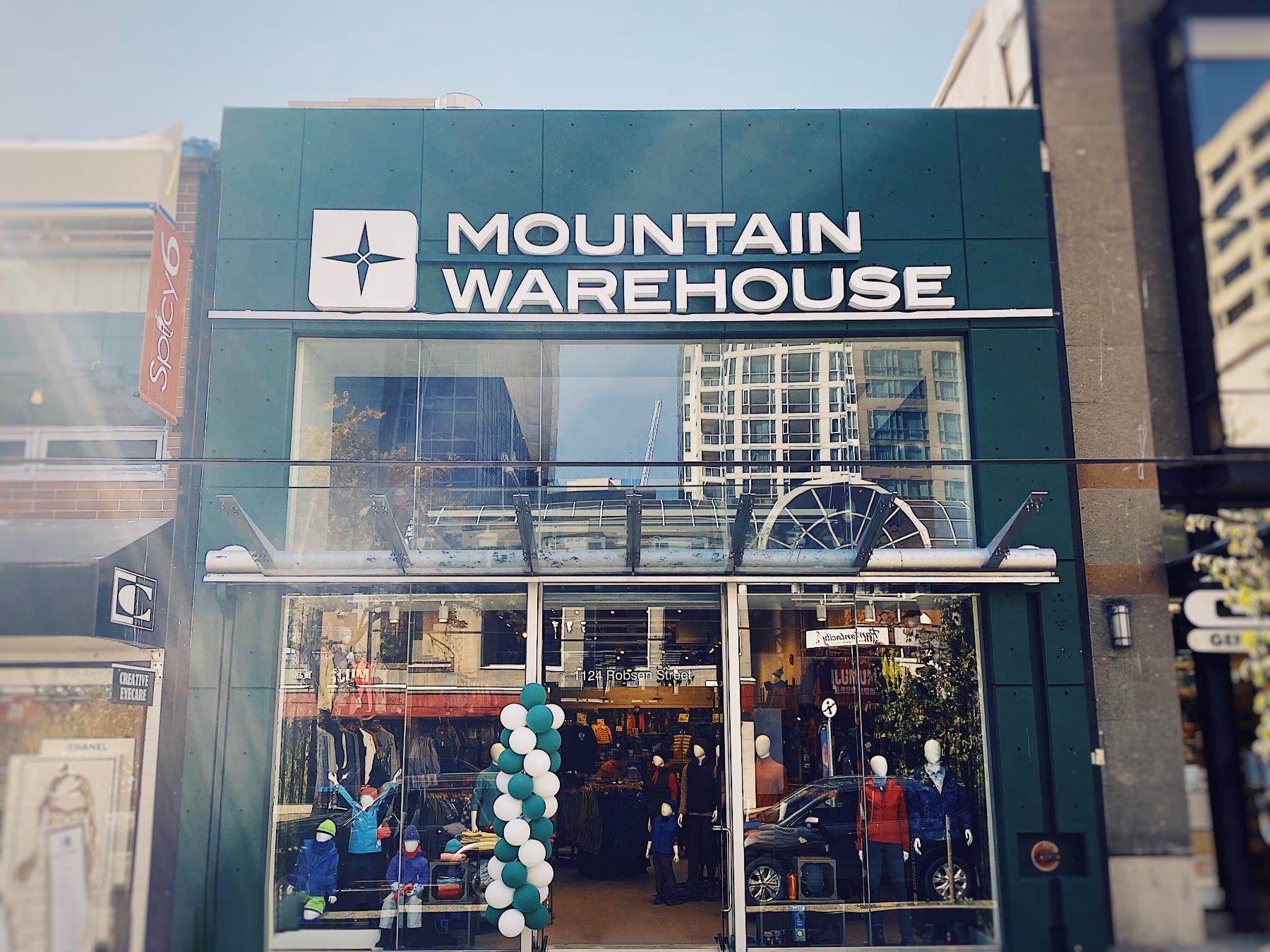 Mountain Warehouse – Robson Street – Vancouver – Willow Spring